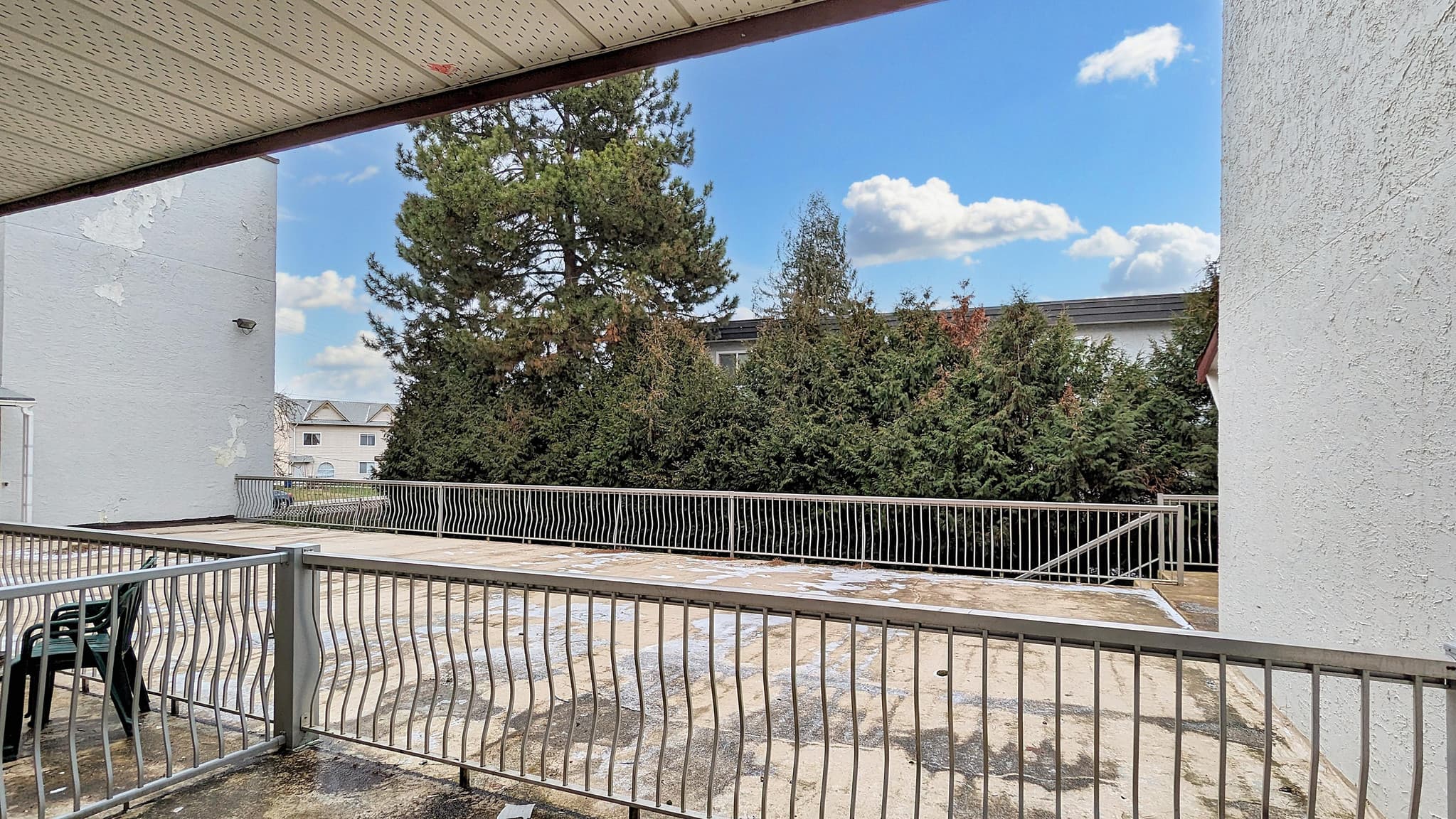 Cheam View Apartments 1 — Bachelor - Photo 5
