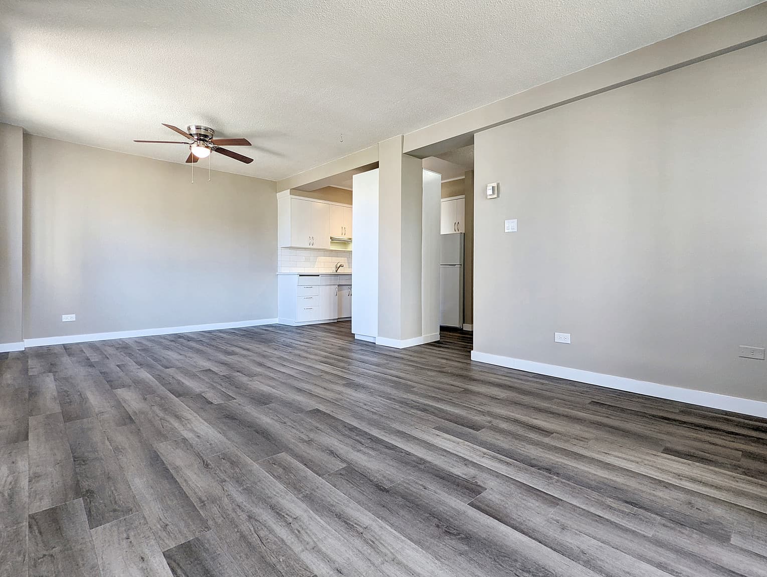 Downtown Edmonton Apartments — Bachelor - Photo 2