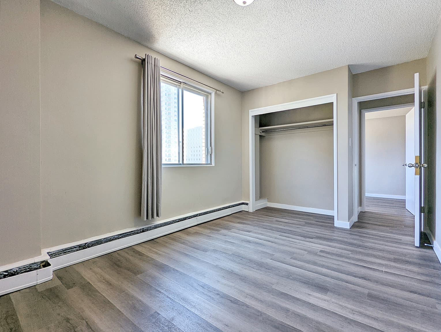 Downtown Edmonton Apartments — Bachelor - Photo 5