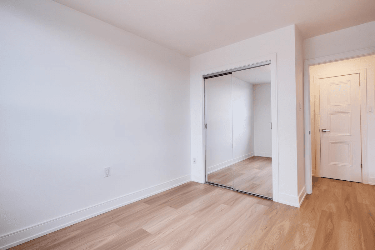 28 Helene Street North — 1 Bedroom - Photo 8