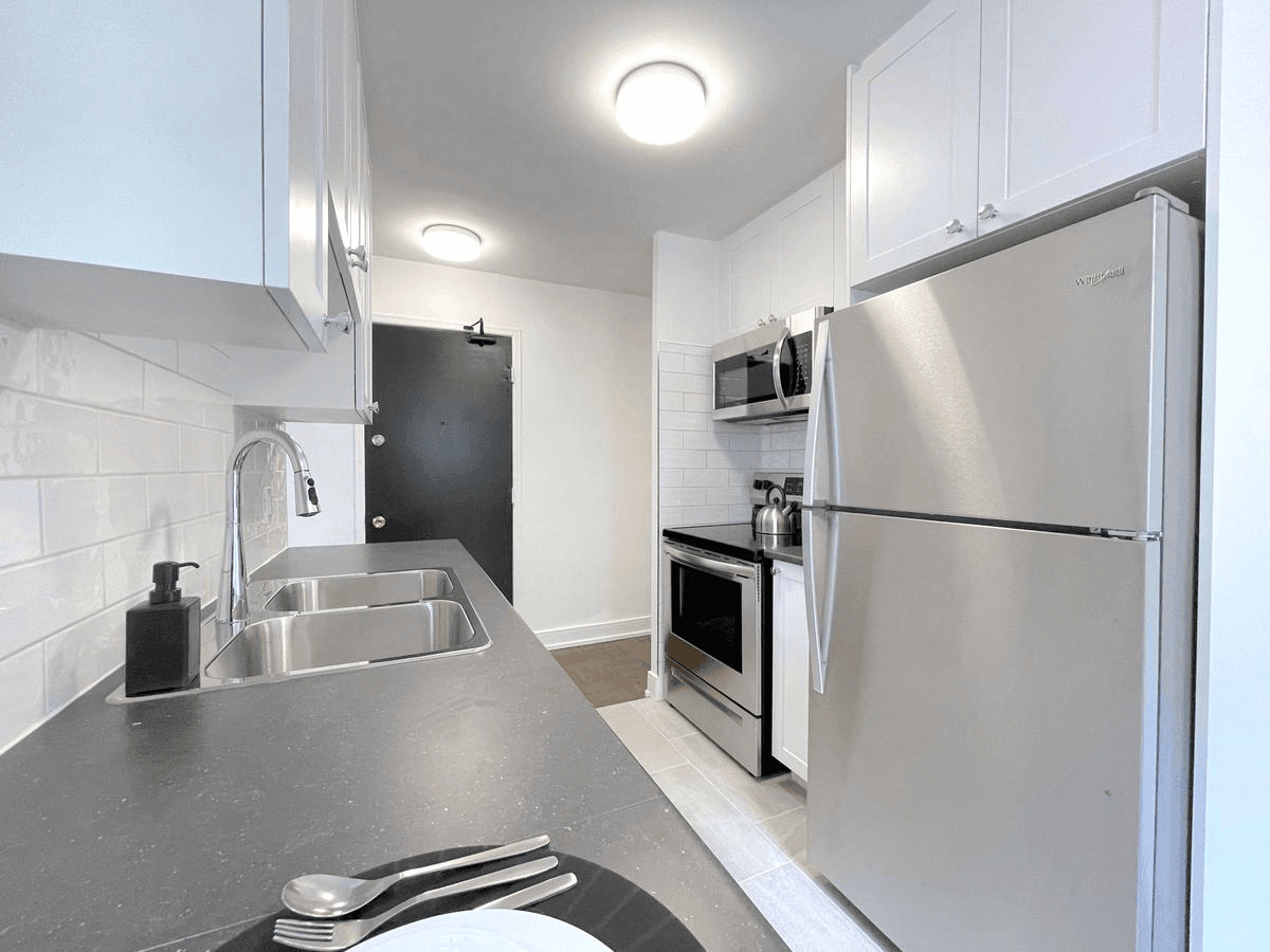 140 Kingston Road - Photo 9