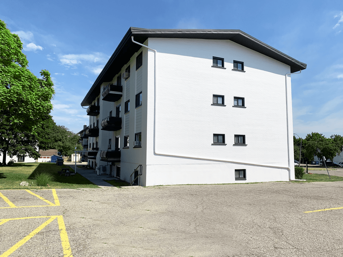 75 Milford Avenue & 421-429 Barrie Place — 3 Bedroom - Photo 8