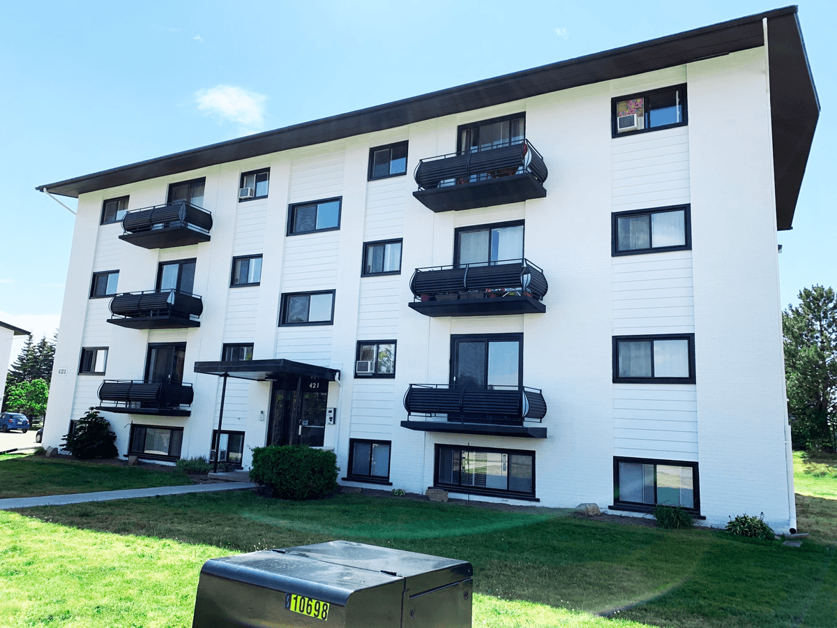 75 Milford Avenue & 421-429 Barrie Place — 3 Bedroom