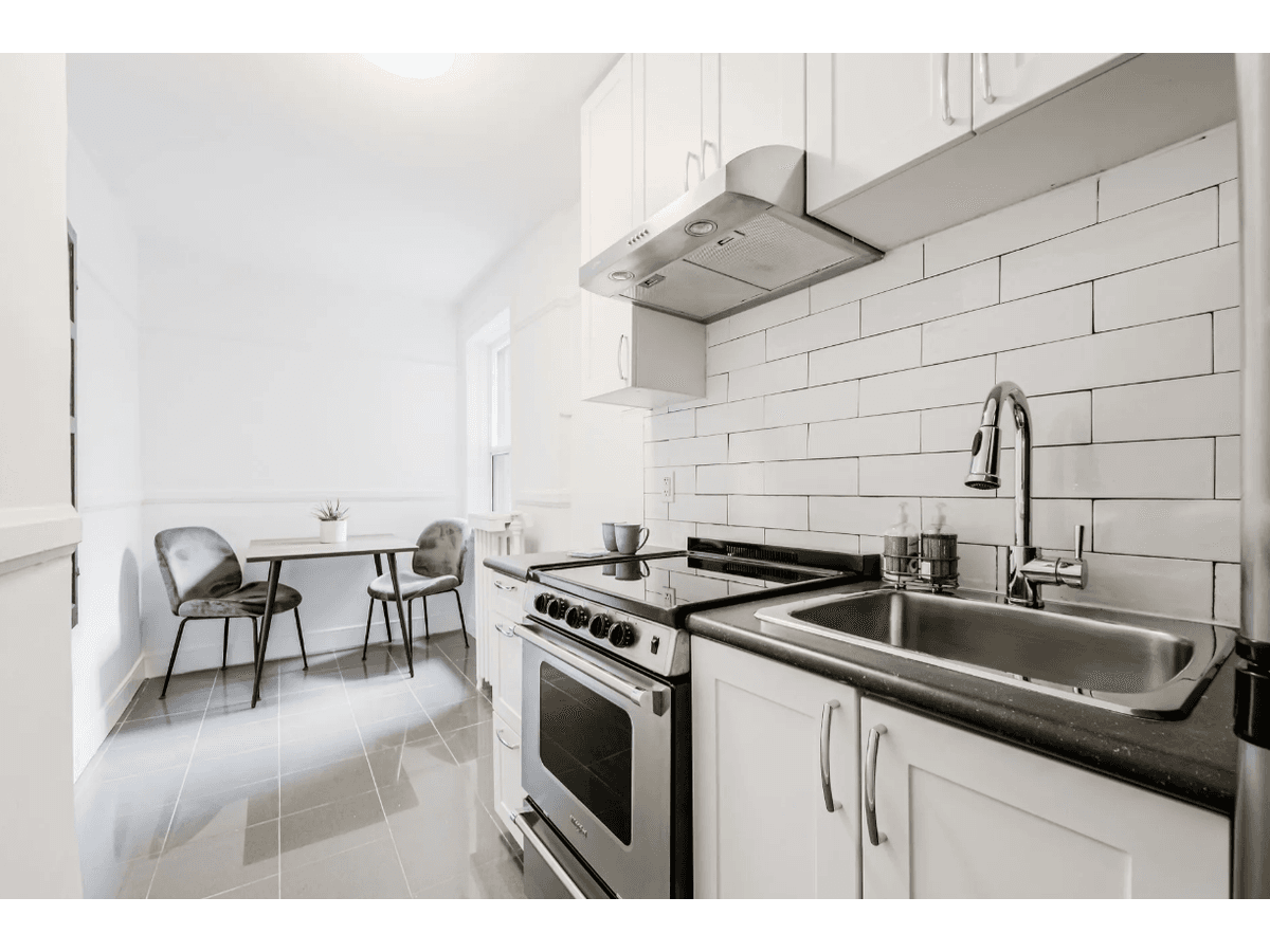 210 Wychwood Avenue — 2 Bedroom - Photo 1