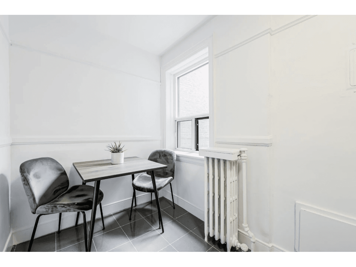 210 Wychwood Avenue — 2 Bedroom - Photo 5