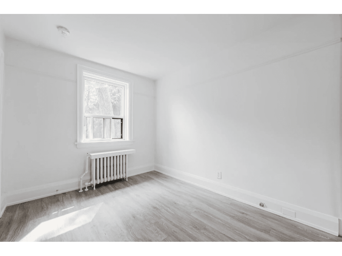 210 Wychwood Avenue — 2 Bedroom - Photo 11