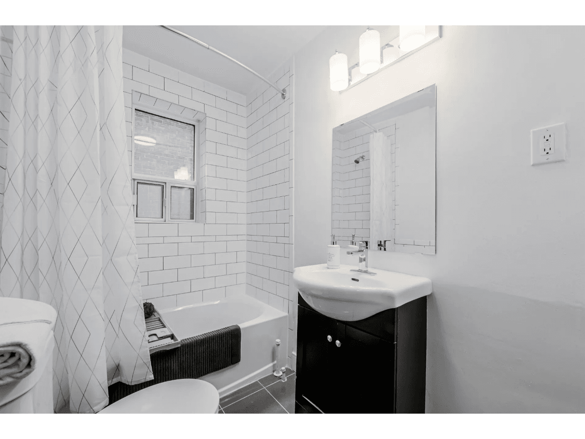 210 Wychwood Avenue — 2 Bedroom - Photo 15