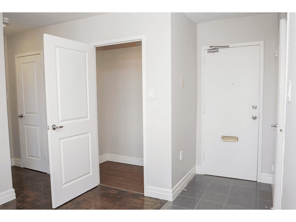 28 Helene Street North — 1 Bedroom - Photo 21