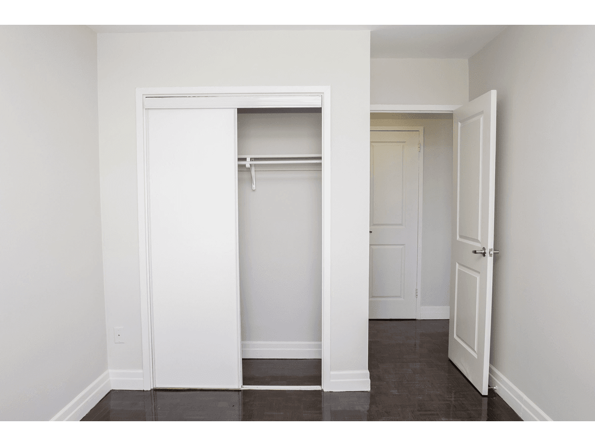 28 Helene Street North — 1 Bedroom - Photo 23