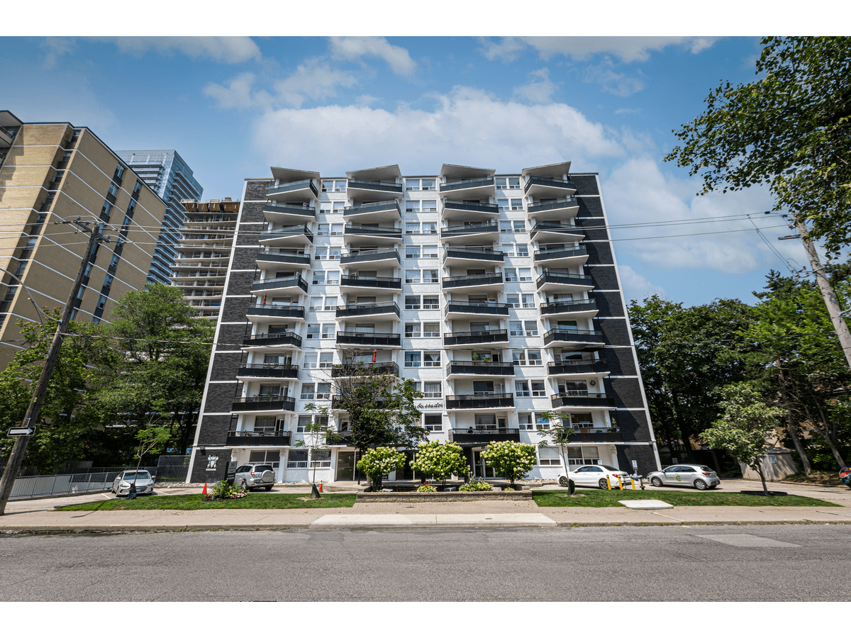 250 Roehampton Avenue - Photo 1