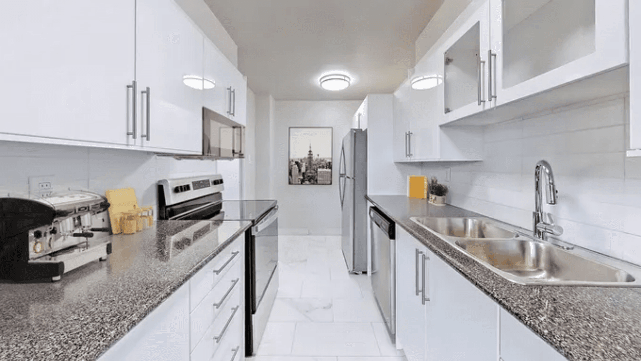 1251 King Street West — Junior 1 Bedroom - Photo 21