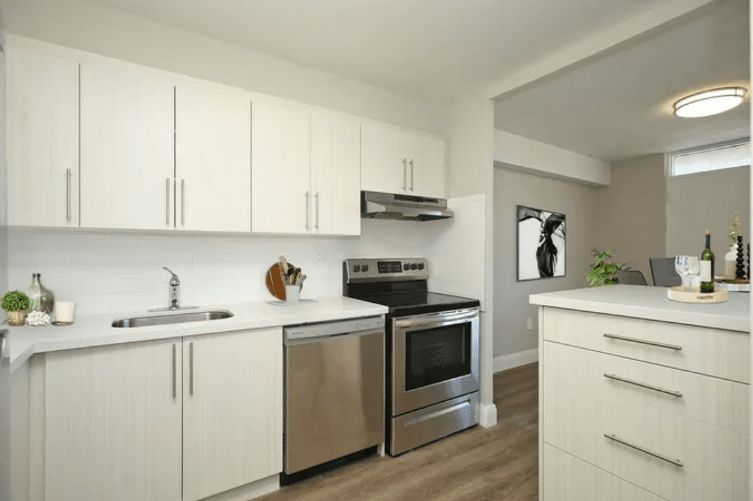 1251 King Street West — Junior 1 Bedroom - Photo 33