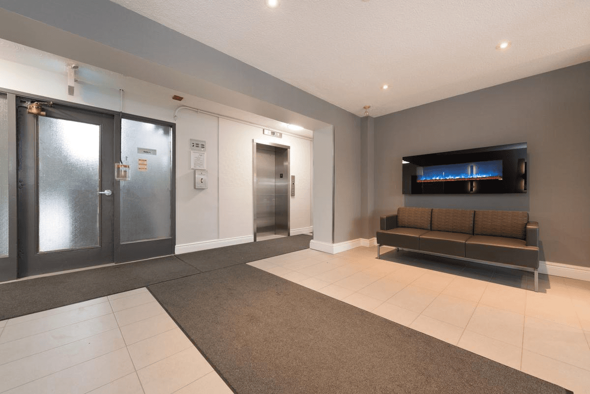 1636 Gerrard Street East - Photo 3