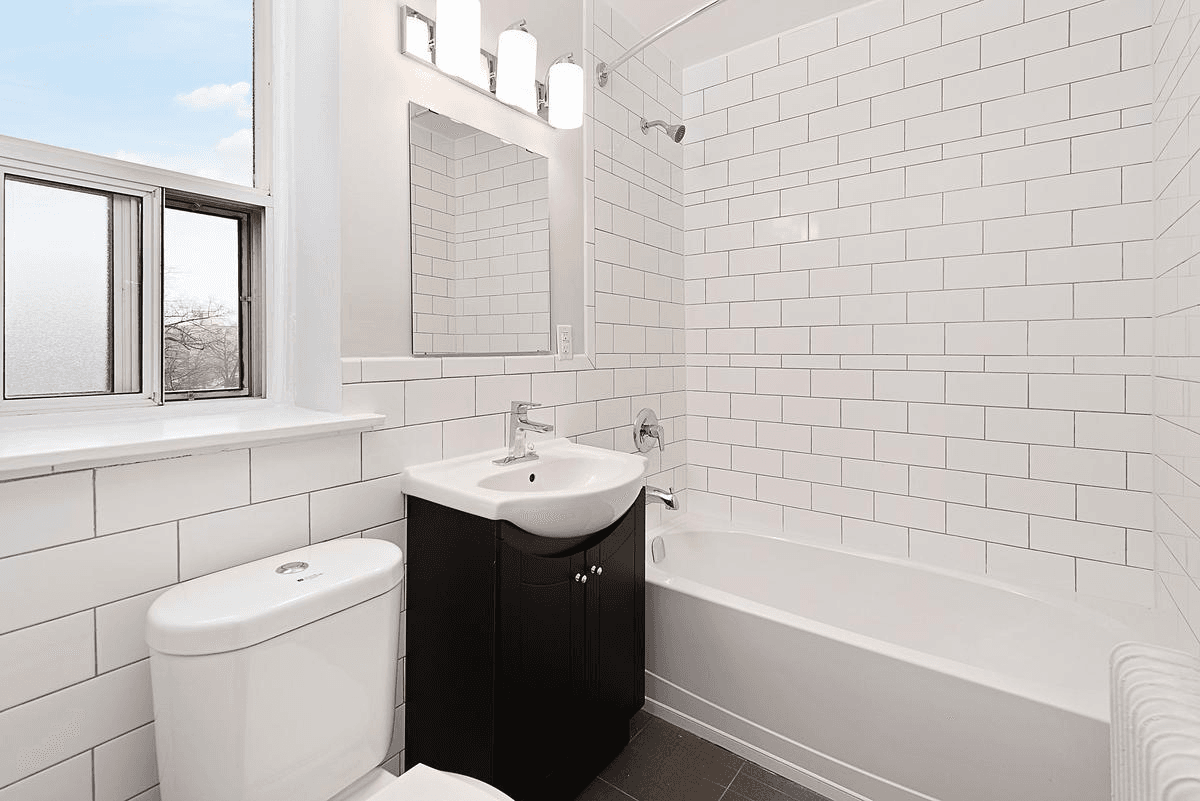 1636 Gerrard Street East - Photo 7