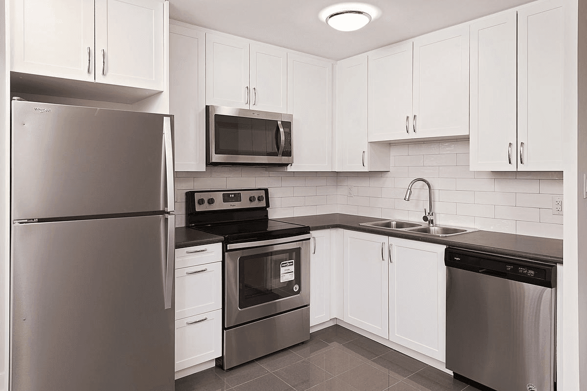1636 Gerrard Street East - Photo 8