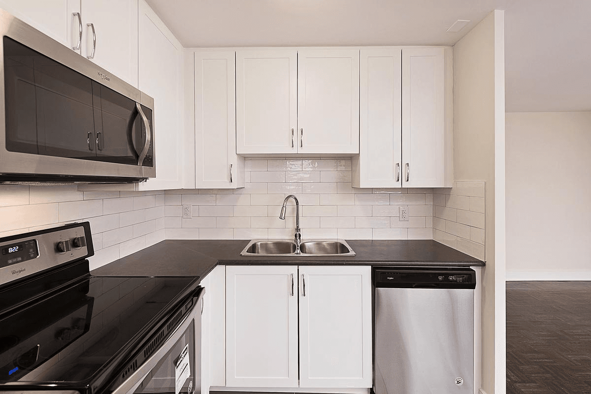 1636 Gerrard Street East - Photo 9