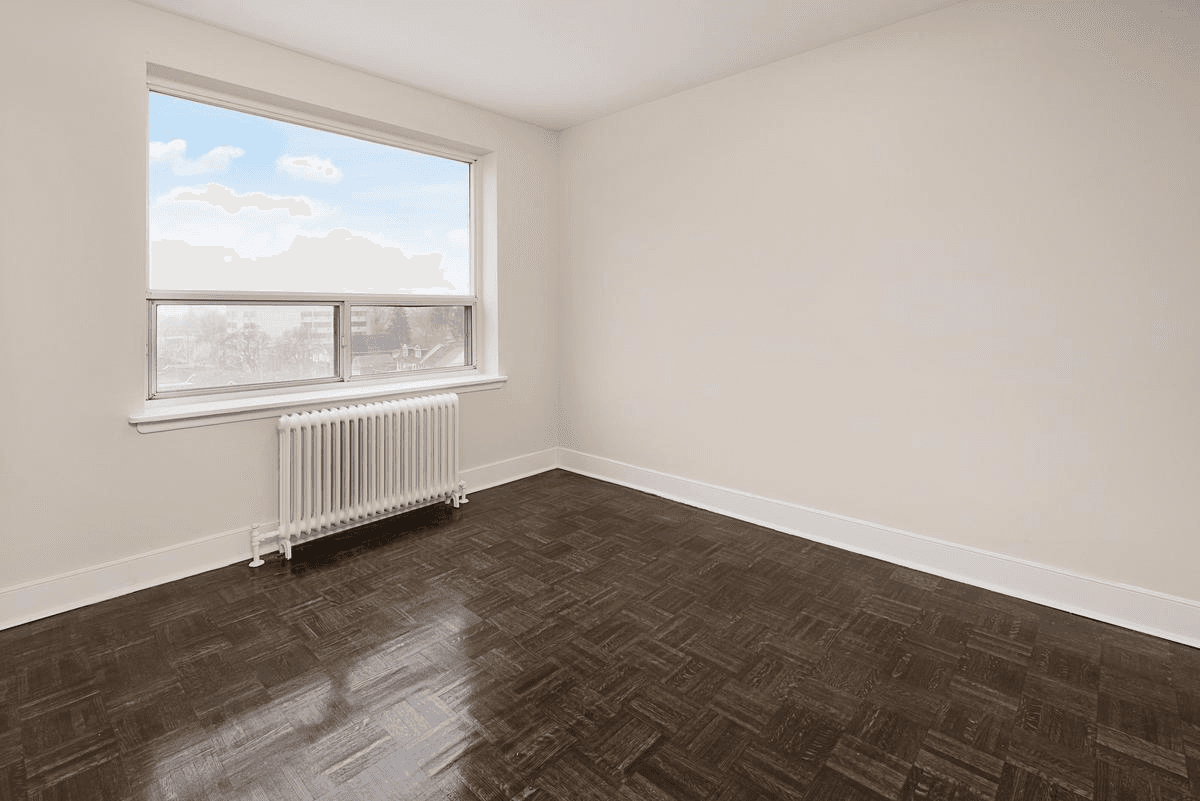 1636 Gerrard Street East - Photo 11