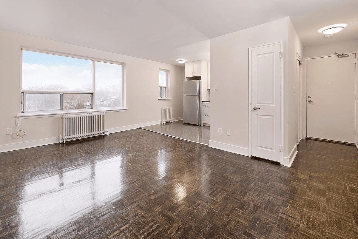1636 Gerrard Street East - Photo 14