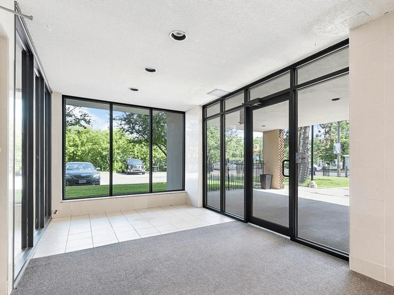 570 Birchmount Road — 2 Bedroom - Photo 8