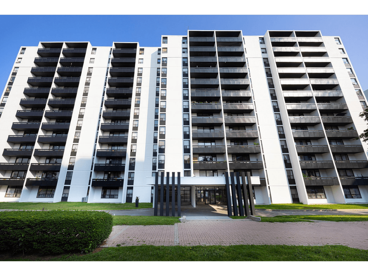 2233 - 2235 Hurontario Street — 3 Bedroom