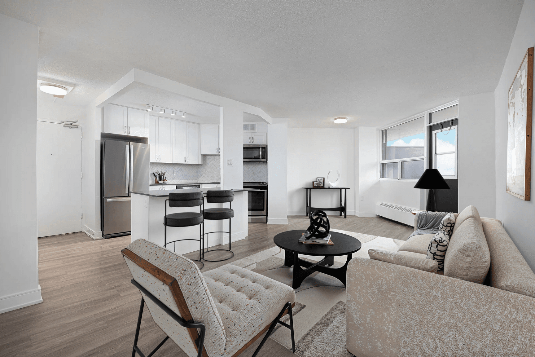 3122 Hurontario Street — 2 Bedroom - Photo 2