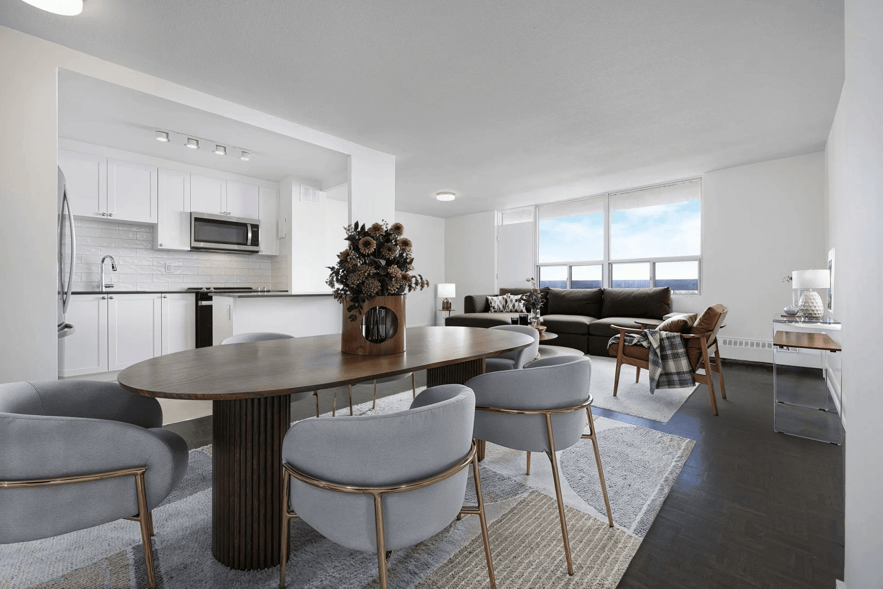 2233 - 2235 Hurontario Street — 1 Bedroom - Photo 4