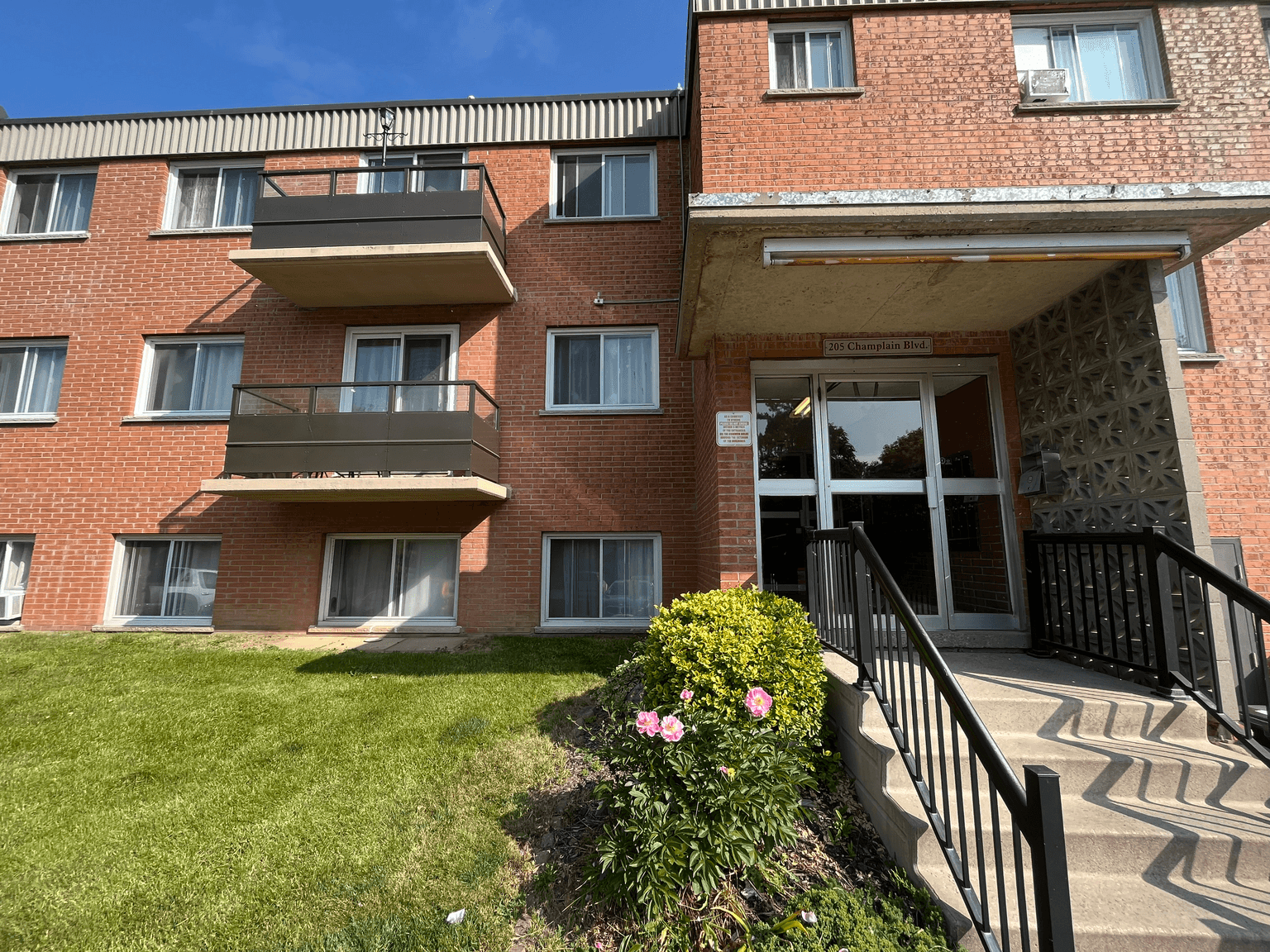 139 Christopher Drive, 205 Champlain Blvd, 215 Champlain Blvd — 2 Bedroom - Photo 17