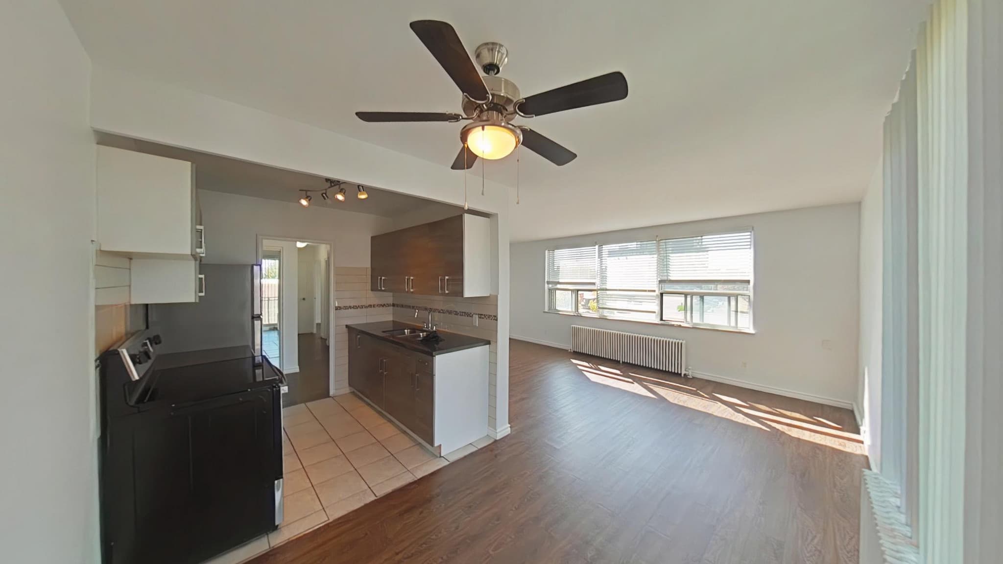 2-6 The Donway East — 2 Bedroom - Photo 10