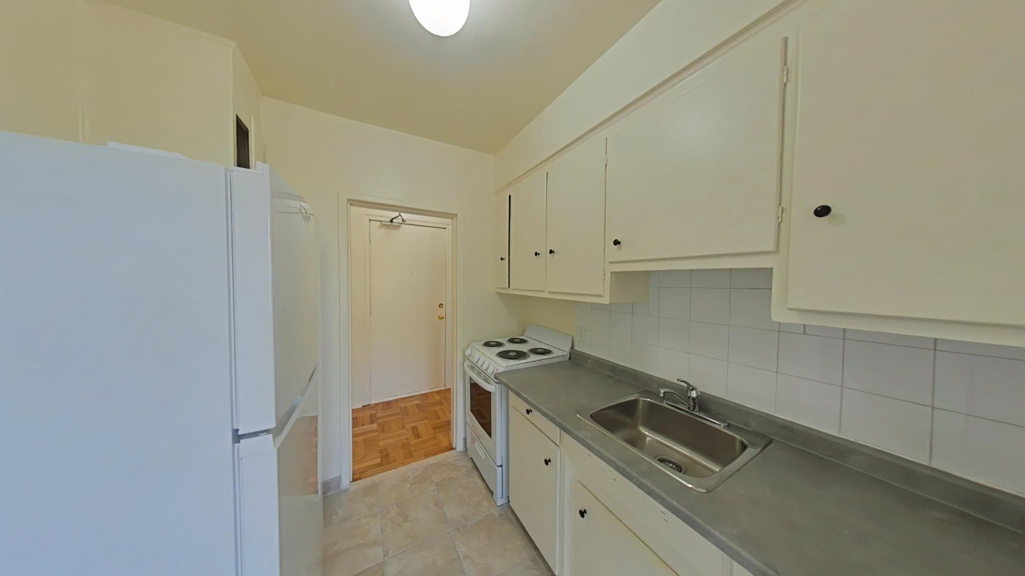 1637 Victoria Park Avenue — 1 Bedroom - Photo 2
