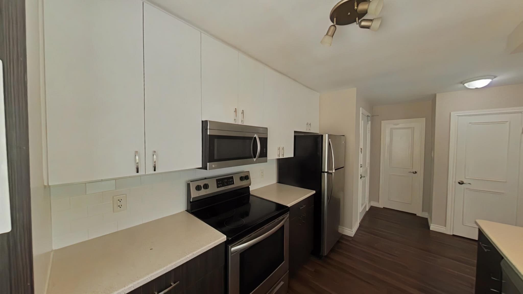 10 &amp; 14 Saranac Blvd &amp; 3 Drexel Rd — 1 Bedroom - Photo 5