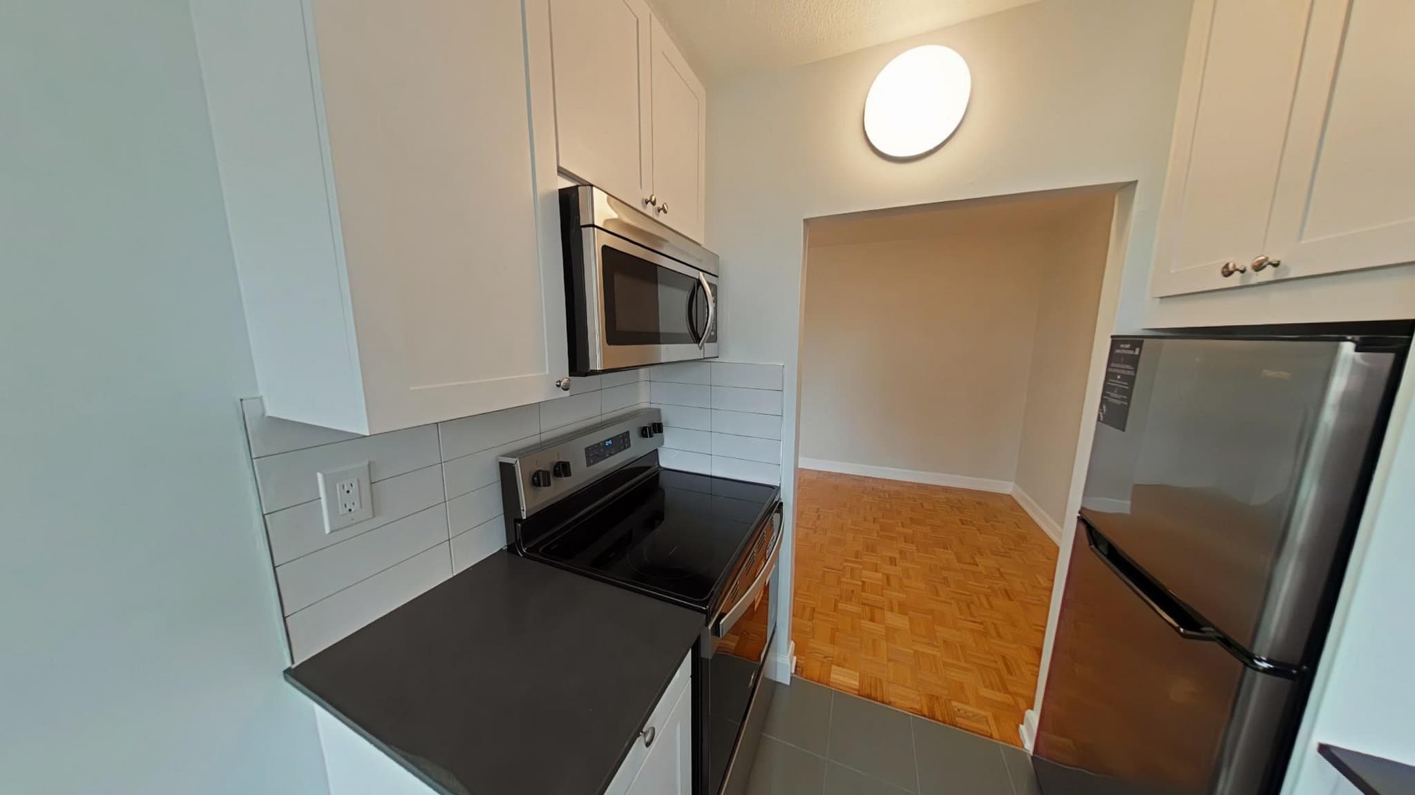 36 Thorncliffe Park Drive — 2 Bedroom - Photo 4