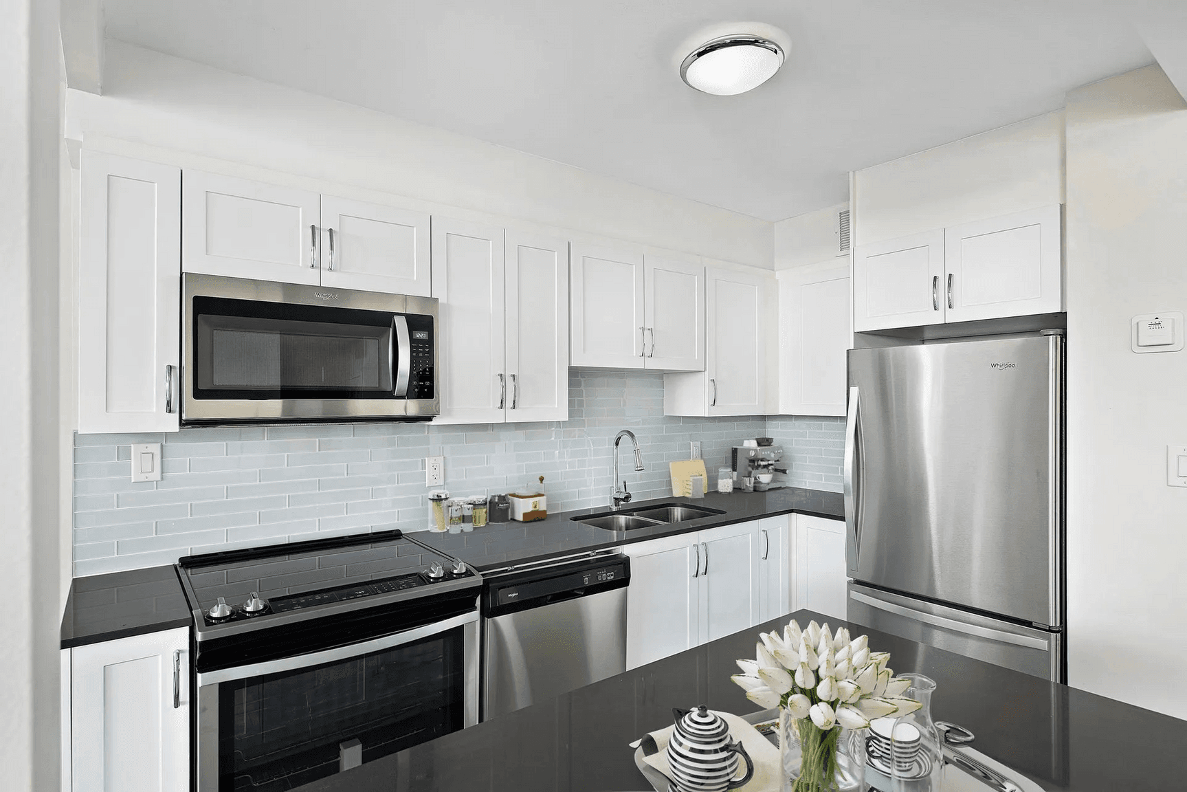 739 Birchmount Road — 1 Bedroom - Photo 4