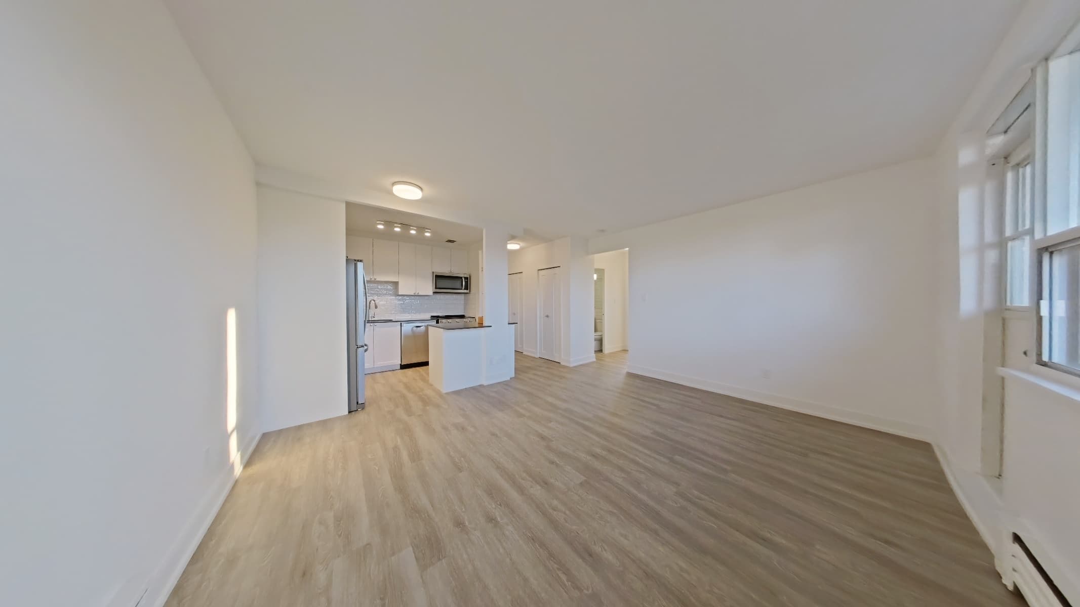 55 Forty Second Street — 1 Bedroom 0306 - Photo 4