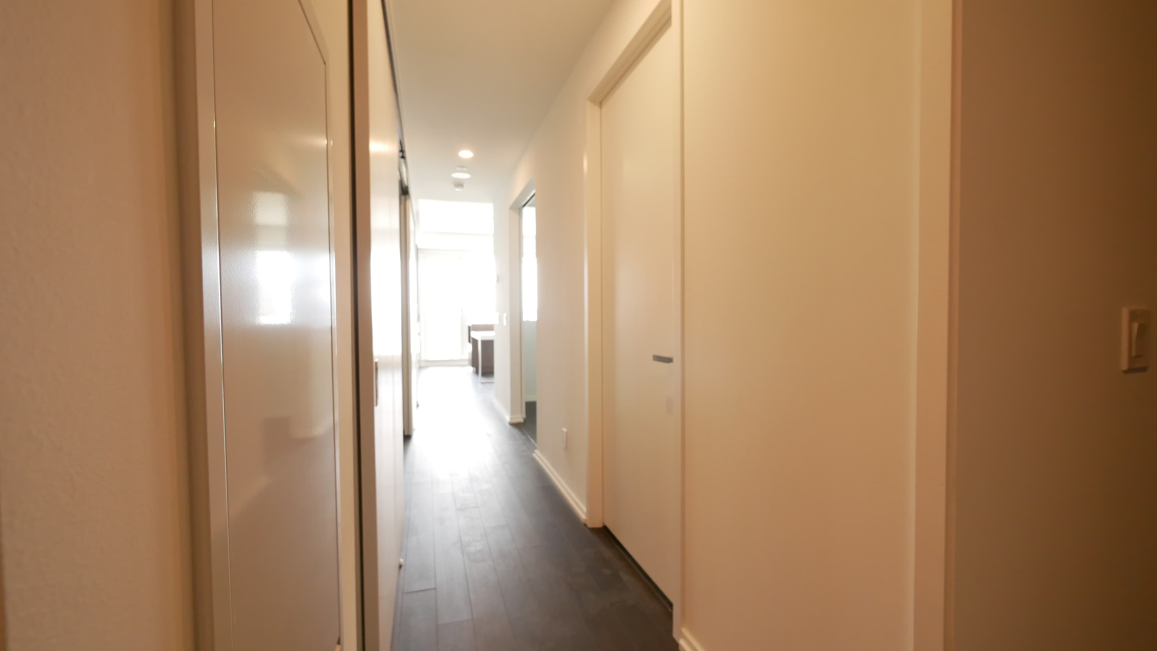 Rhenti — Unit 1511 - Photo 3