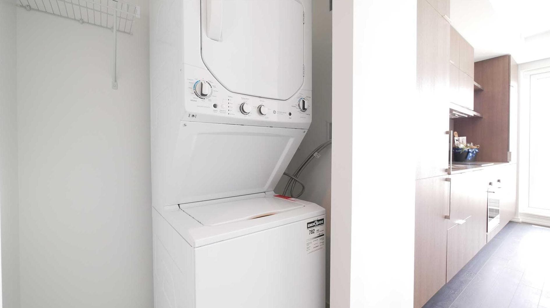 Rhenti — Unit 1511 - Photo 13