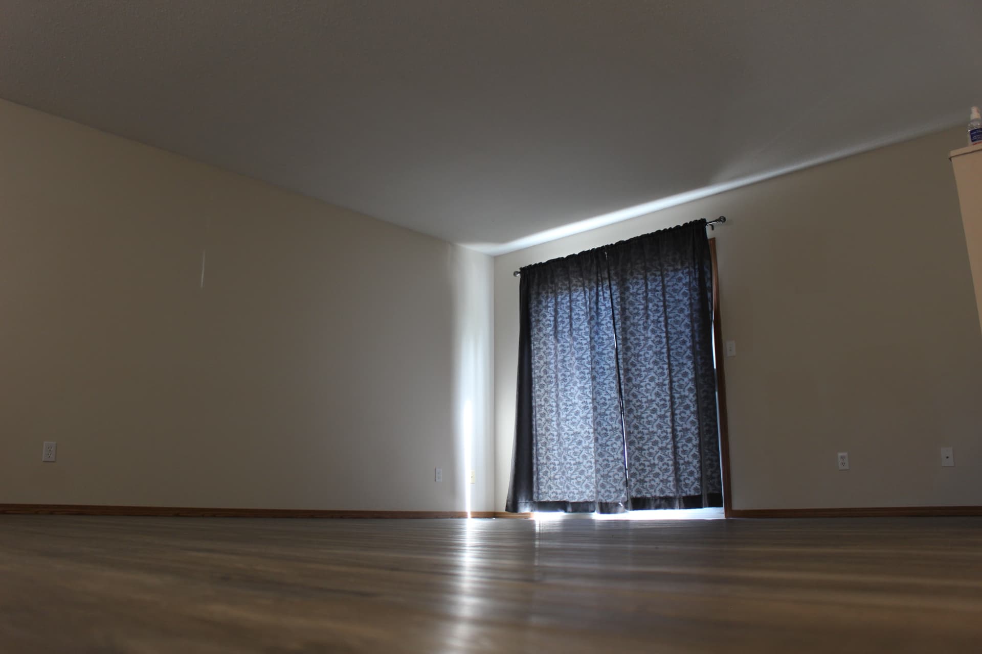 Rhenti — 3 Bedroom(s) and 1.5 Bathroom(s) - Photo 2
