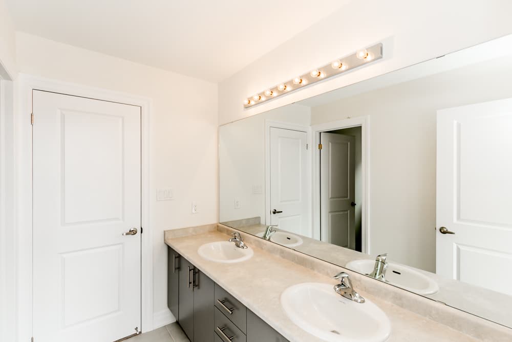 Rhenti — 4 Bedroom(s) and 3.5 Bathroom(s) - Photo 21