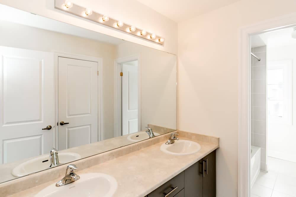 Rhenti — 4 Bedroom(s) and 3.5 Bathroom(s) - Photo 24
