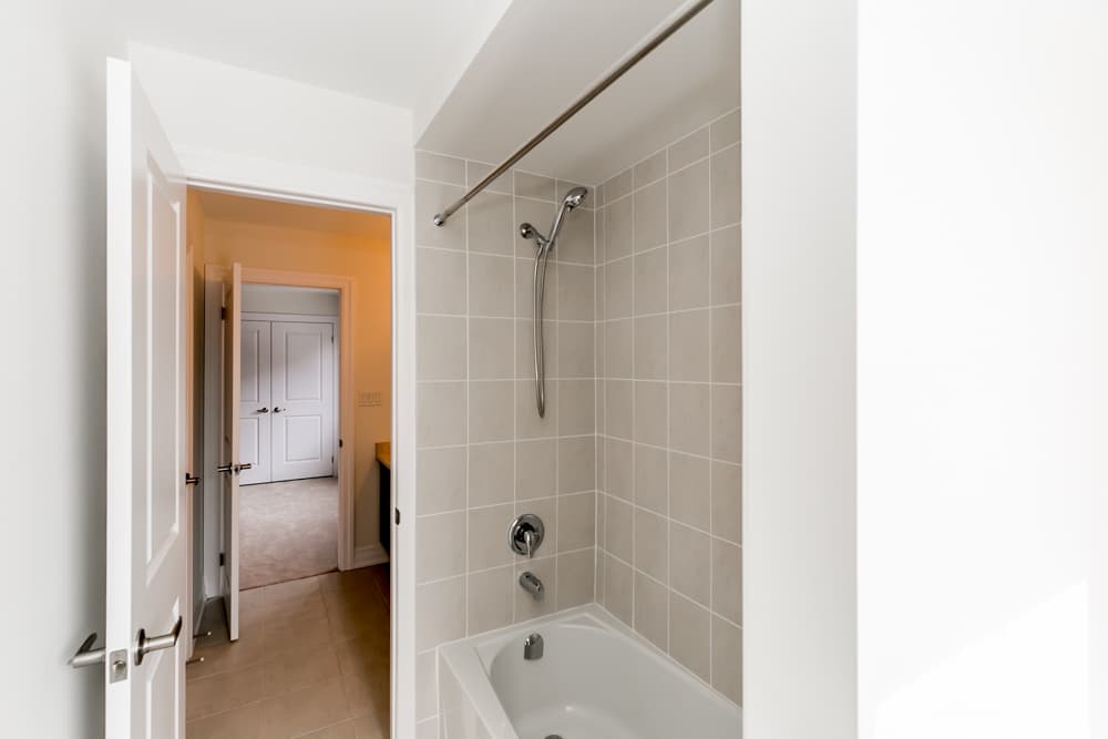 Rhenti — 4 Bedroom(s) and 3.5 Bathroom(s) - Photo 25