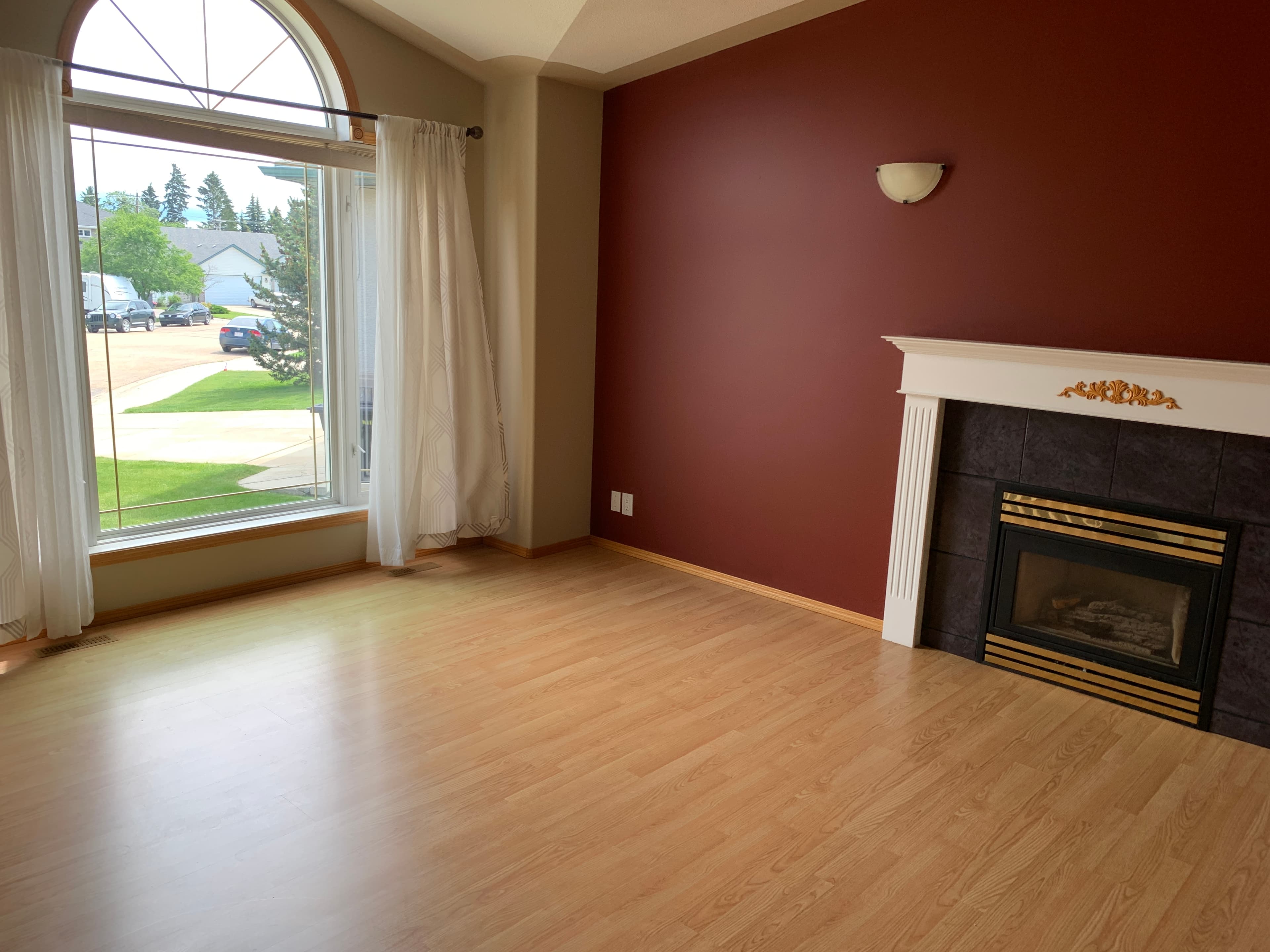 PropertyGuys.com — 4 Bedroom(s) and 3 Bathroom(s) - Photo 2