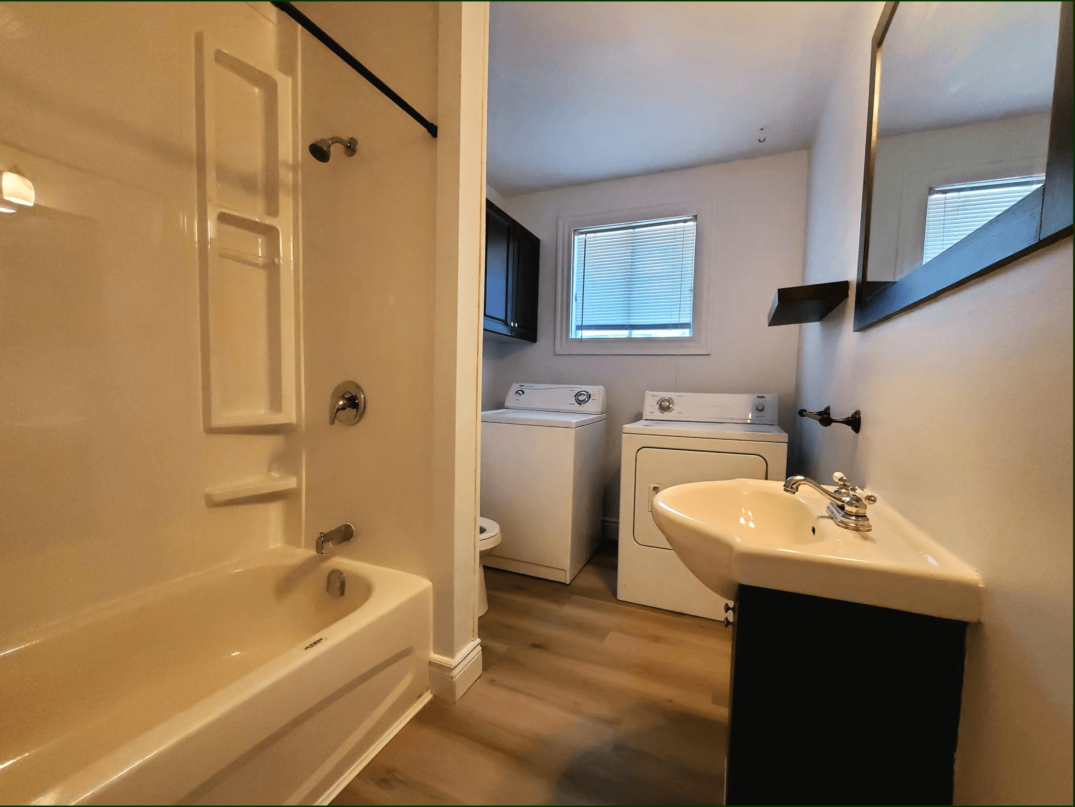 JDE Property Management — 4 Bedroom(s) and 2 Bathroom(s) - Photo 14