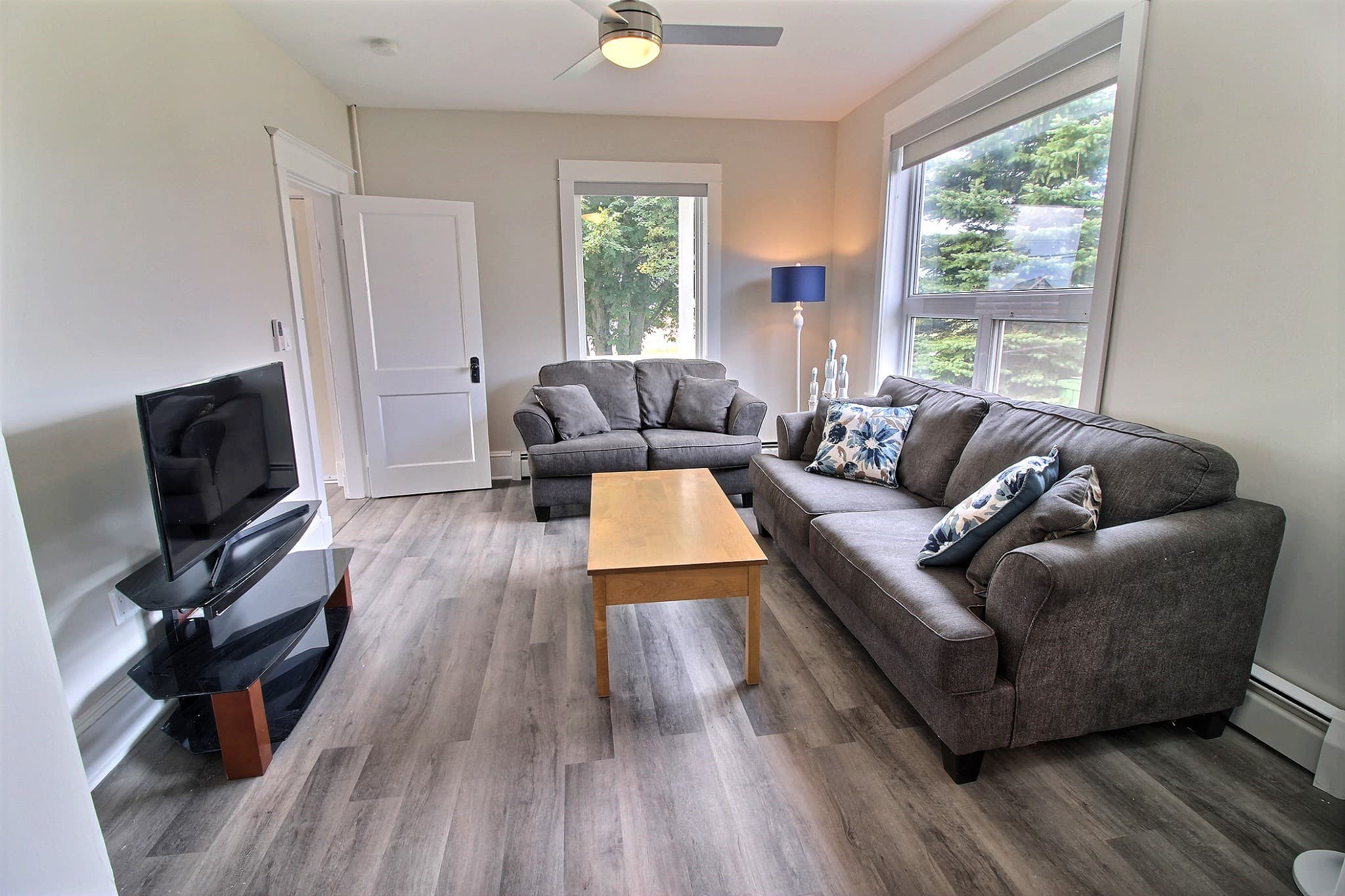 PropertyGuys.com — 3 Bedroom(s) and 2 Bathroom(s) - Photo 6