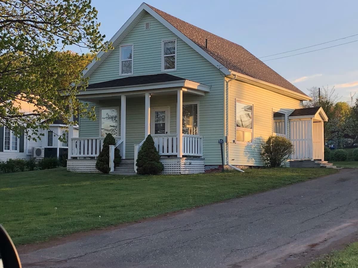 PropertyGuys.com — 3 Bedroom(s) and 2 Bathroom(s)