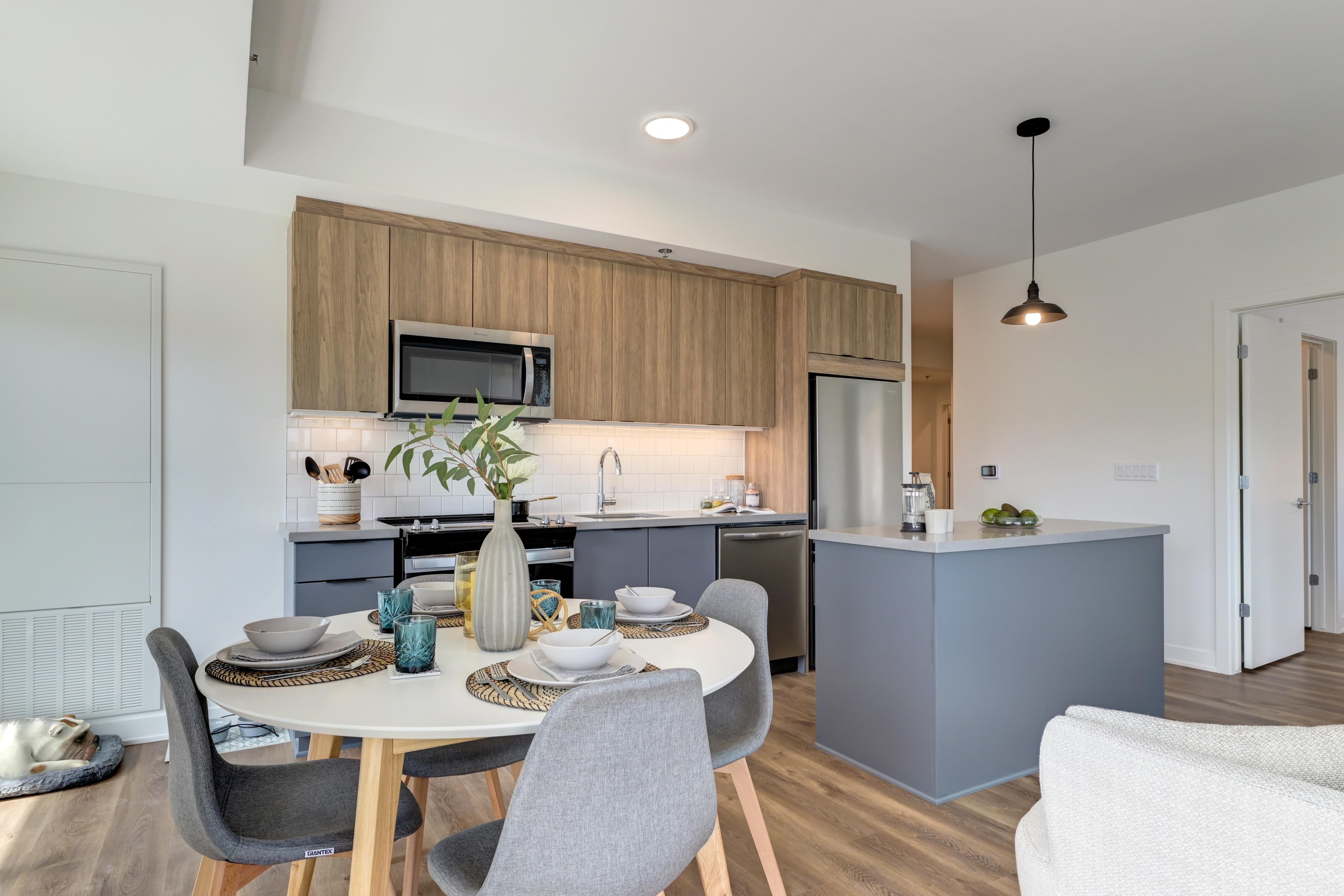 Hazelview Properties — 1 Bed + Den - Photo 3