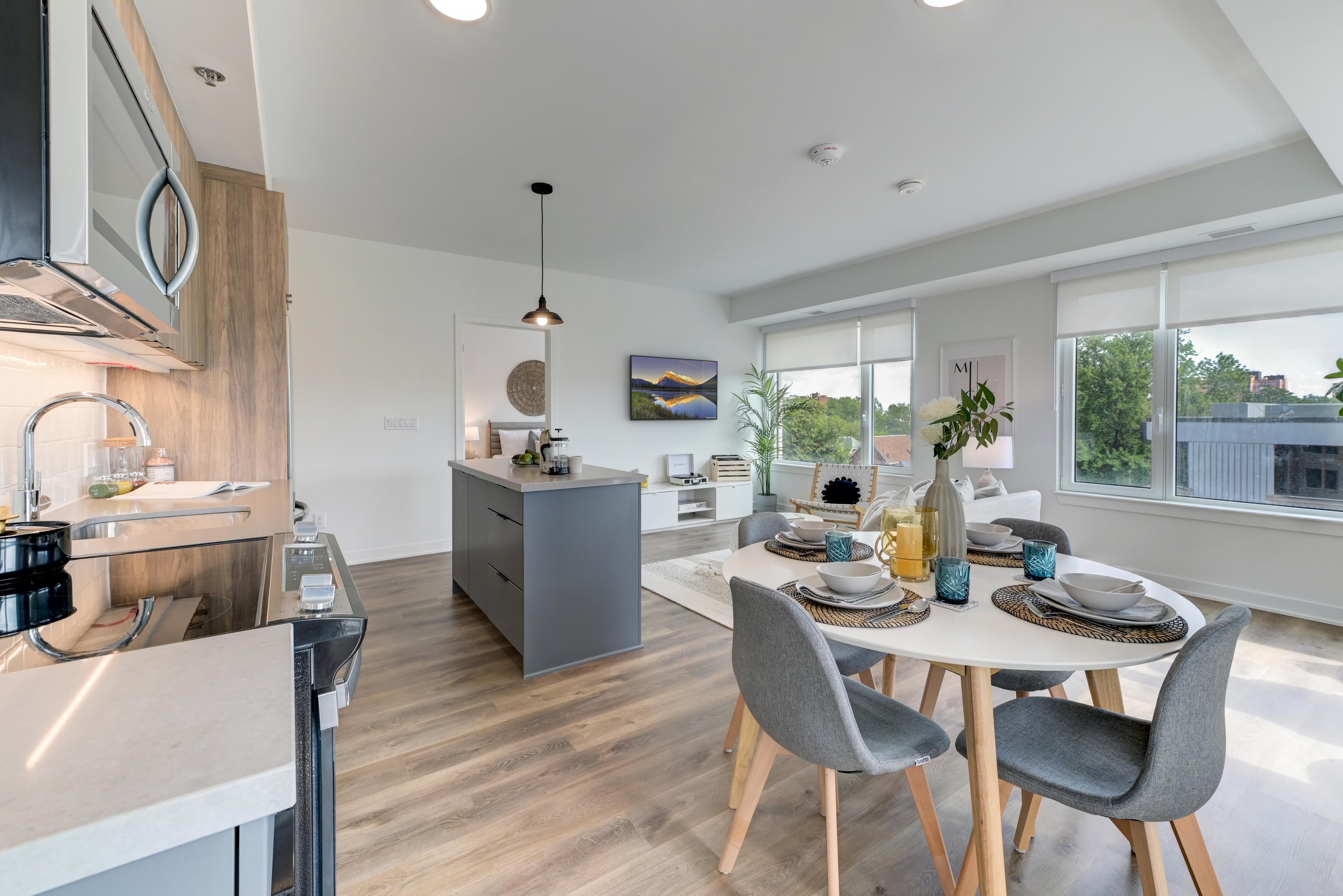 Hazelview Properties — 1 Bed + Den - Photo 4