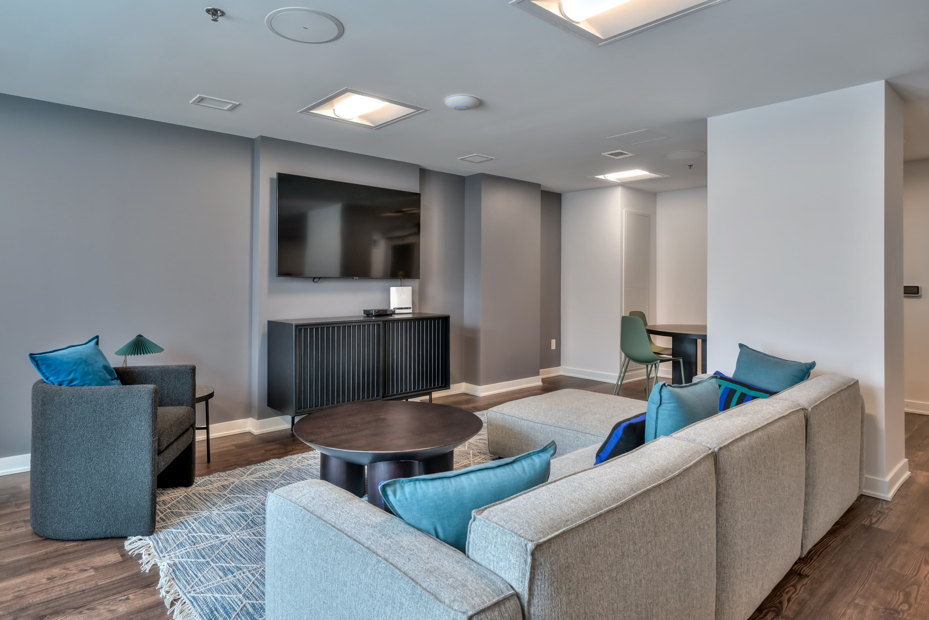 Hazelview Properties — 1 Bed + Den - Photo 31