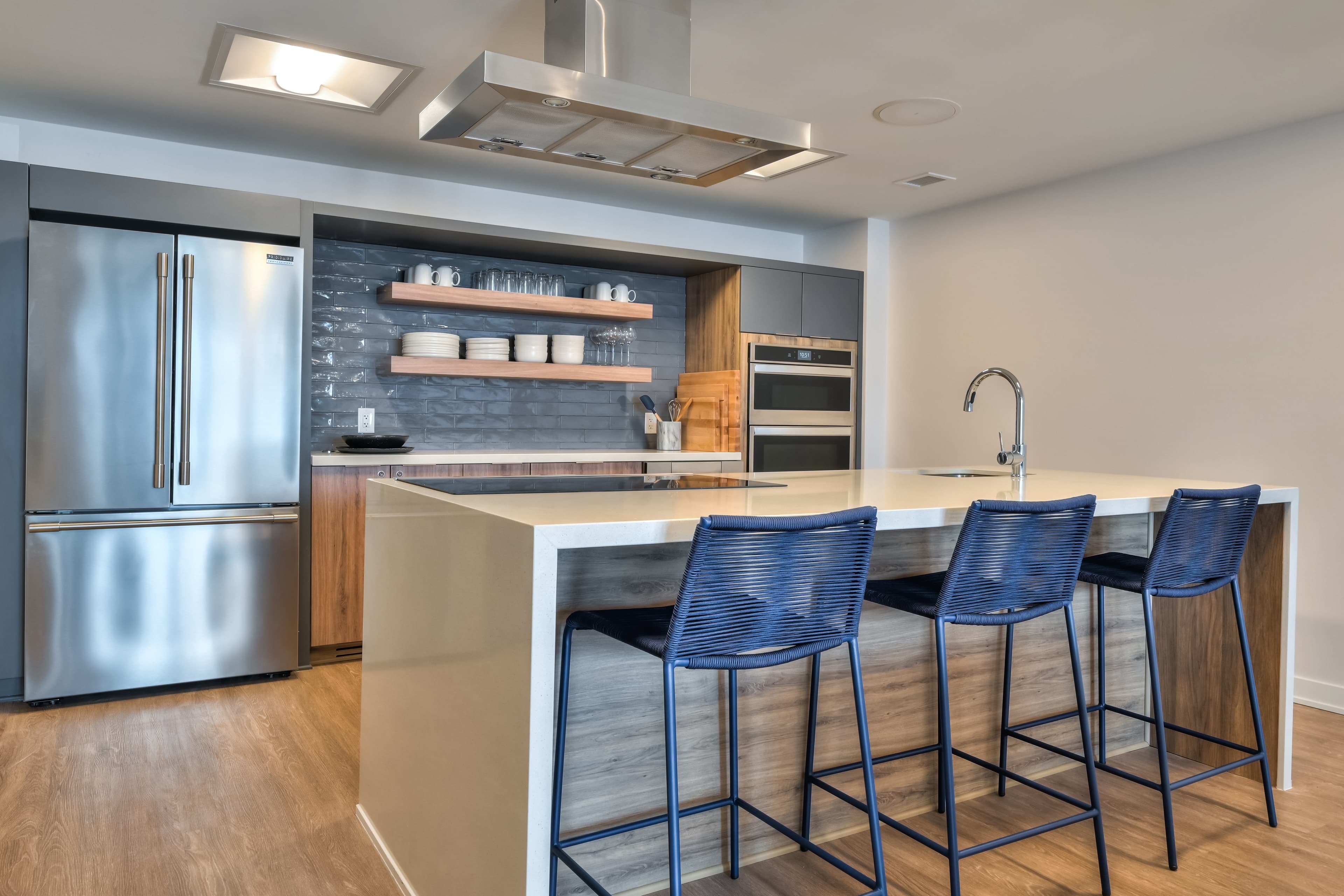 Hazelview Properties — 1 Bed + Den - Photo 32