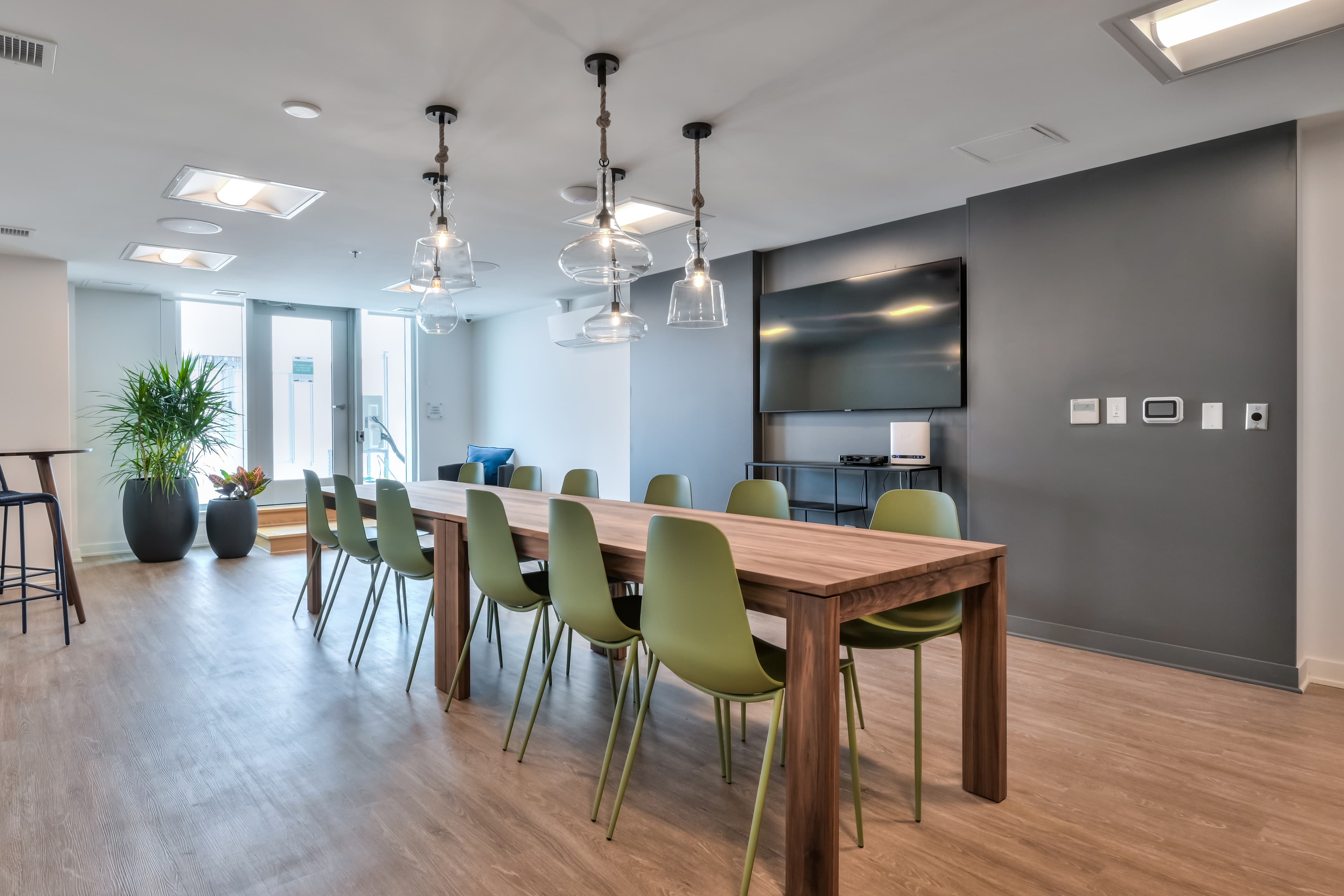 Hazelview Properties — 1 Bed + Den - Photo 36