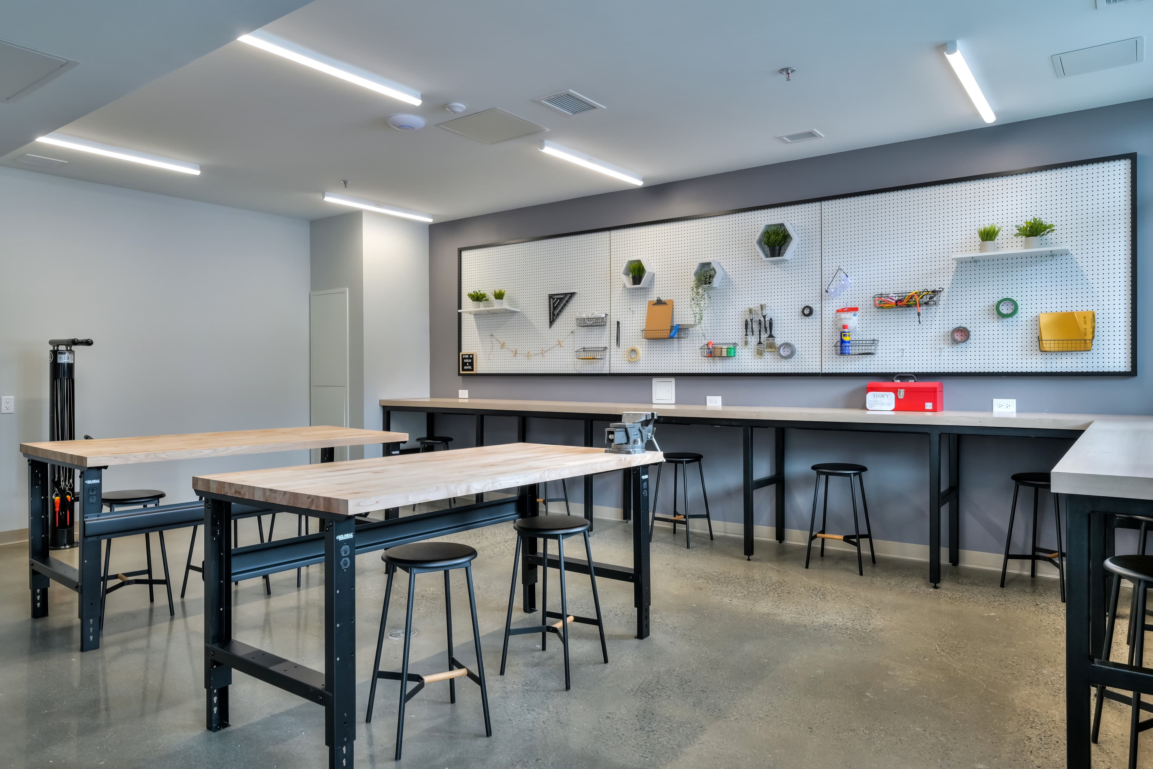 Hazelview Properties — 1 Bed + Den - Photo 42