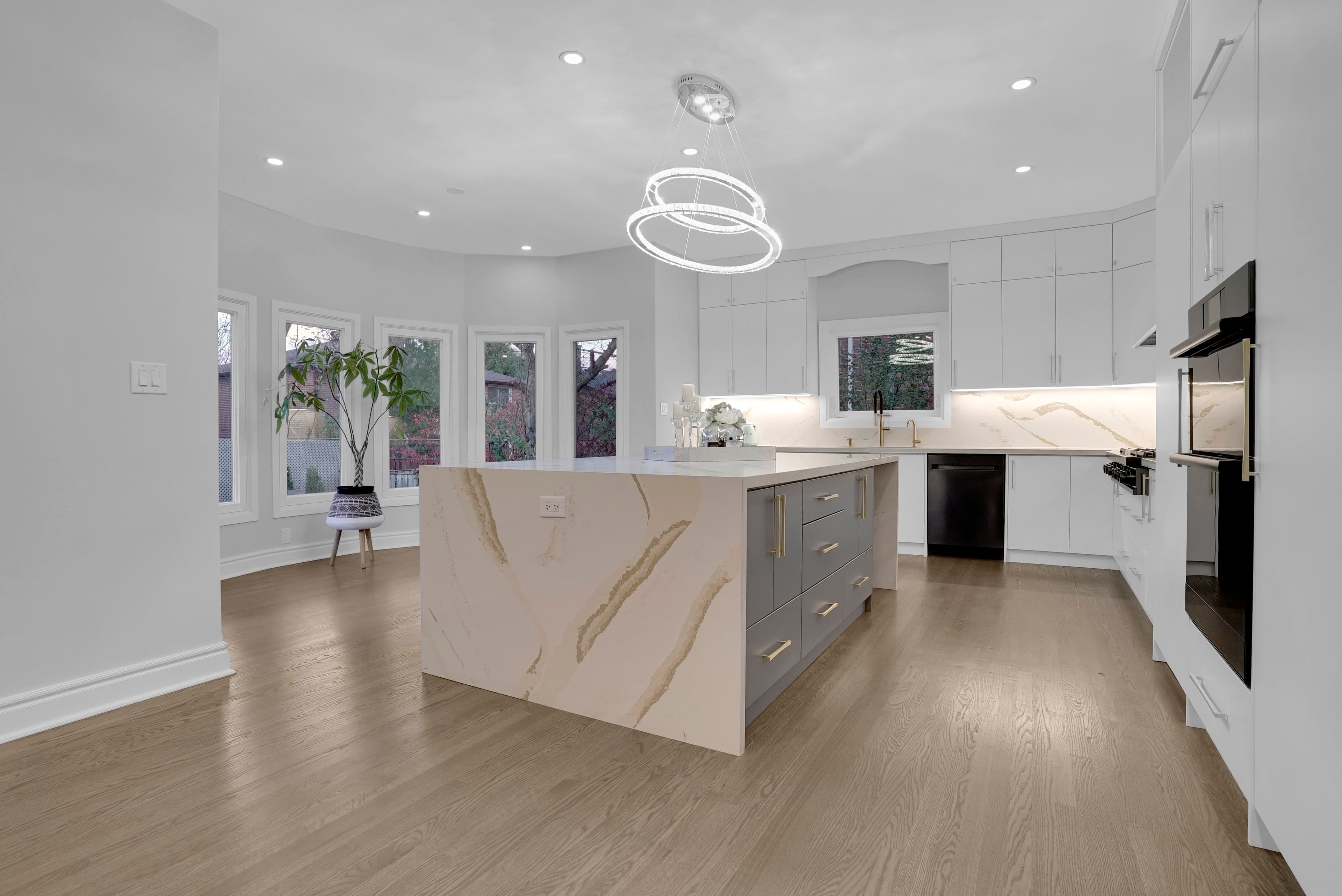 Rhenti — 5.5 Bedroom(s) and 5.5 Bathroom(s) - Photo 5